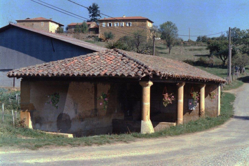 Bagnols lavoir saint aigues